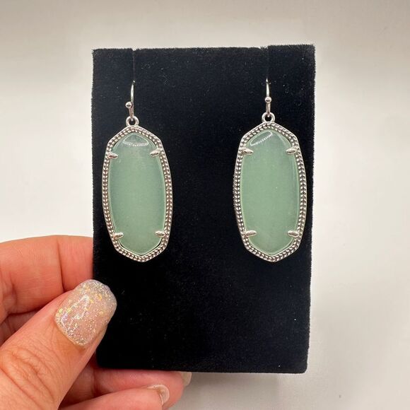 Retired Kendra Scott Elle "green Chalcedony" dangle earrings in silver tone! - Picture 2 of 12